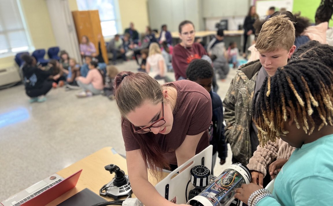 STEMAcademyLHS's tweet image. Our Deep Sea Tactics ROV 🦅 enjoyed going to @LuxfordES to spark a desire in STEM. We 💙 collaborating with the various @vbschools elementary schools to show how bright their future paths are and that integrative STEM is all around us. #EagleExcellence #inquirybased