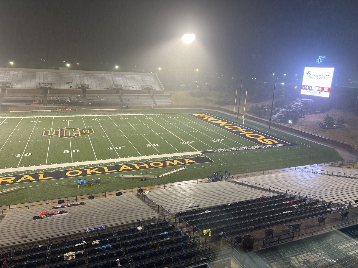Chris Evans (@chris_evans12) on Twitter photo Weather has us delayed in Edmond. May be awhile before kickoff. <a href="/highschoolhudl/">High School Huddle</a> #okpreps Weather has us delayed in Edmond. May be awhile before kickoff. <a href="/highschoolhudl/">High School Huddle</a> #okpreps