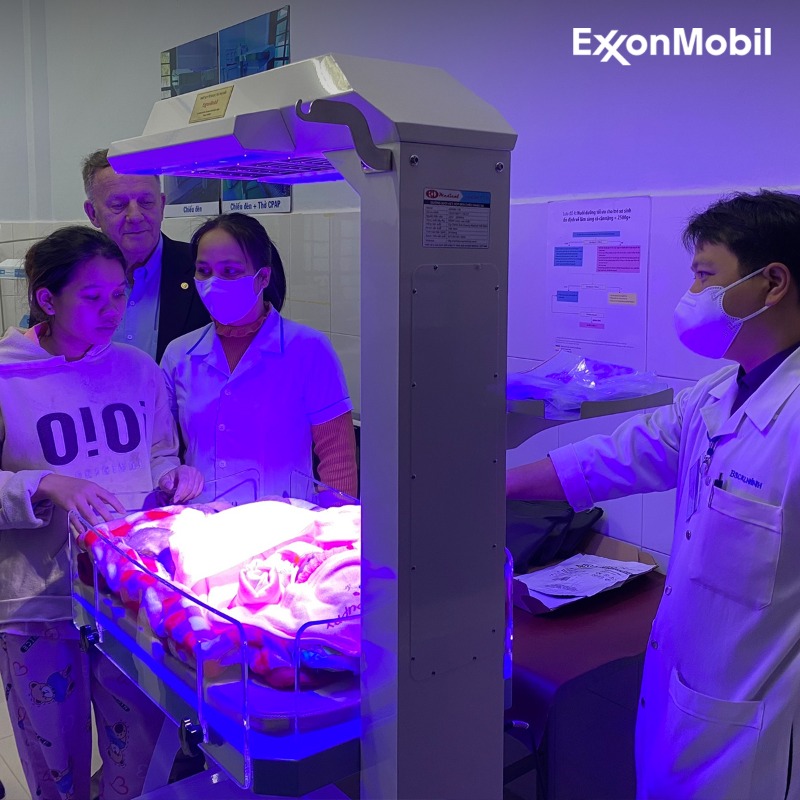 exxonmobil's tweet photo. It’s a gift to give back. From river cleaning to giving blood, take a look at some of the volunteer work ExxonMobil staff have participated in throughout the year.
