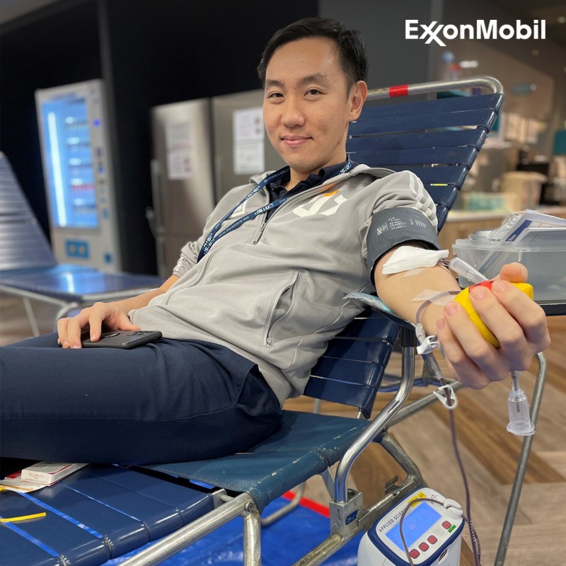 exxonmobil's tweet photo. It’s a gift to give back. From river cleaning to giving blood, take a look at some of the volunteer work ExxonMobil staff have participated in throughout the year.