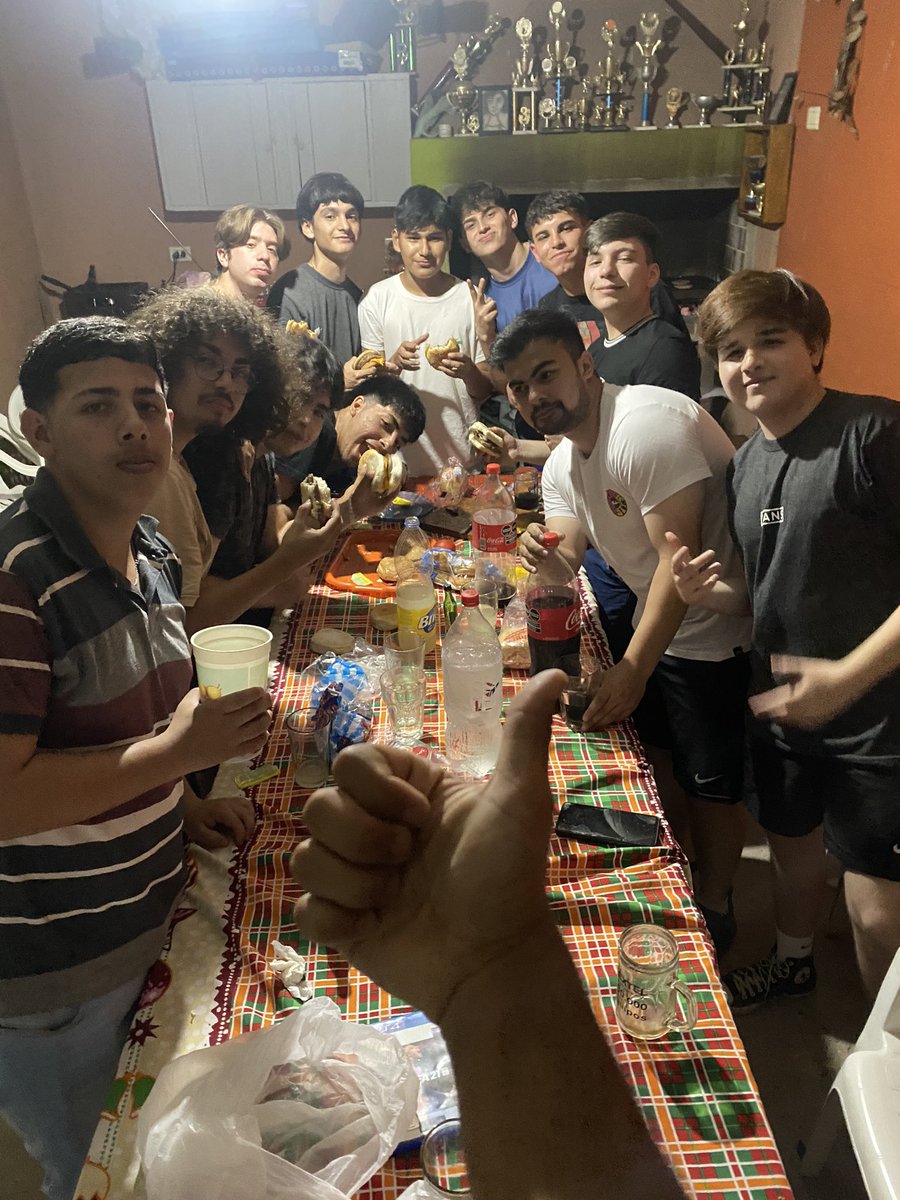 LPS_abraham's tweet photo. El mejor uud es el que escoges pasar con las personas que te hacen feliz ♥️ https://t.co/KV6nsteVYm