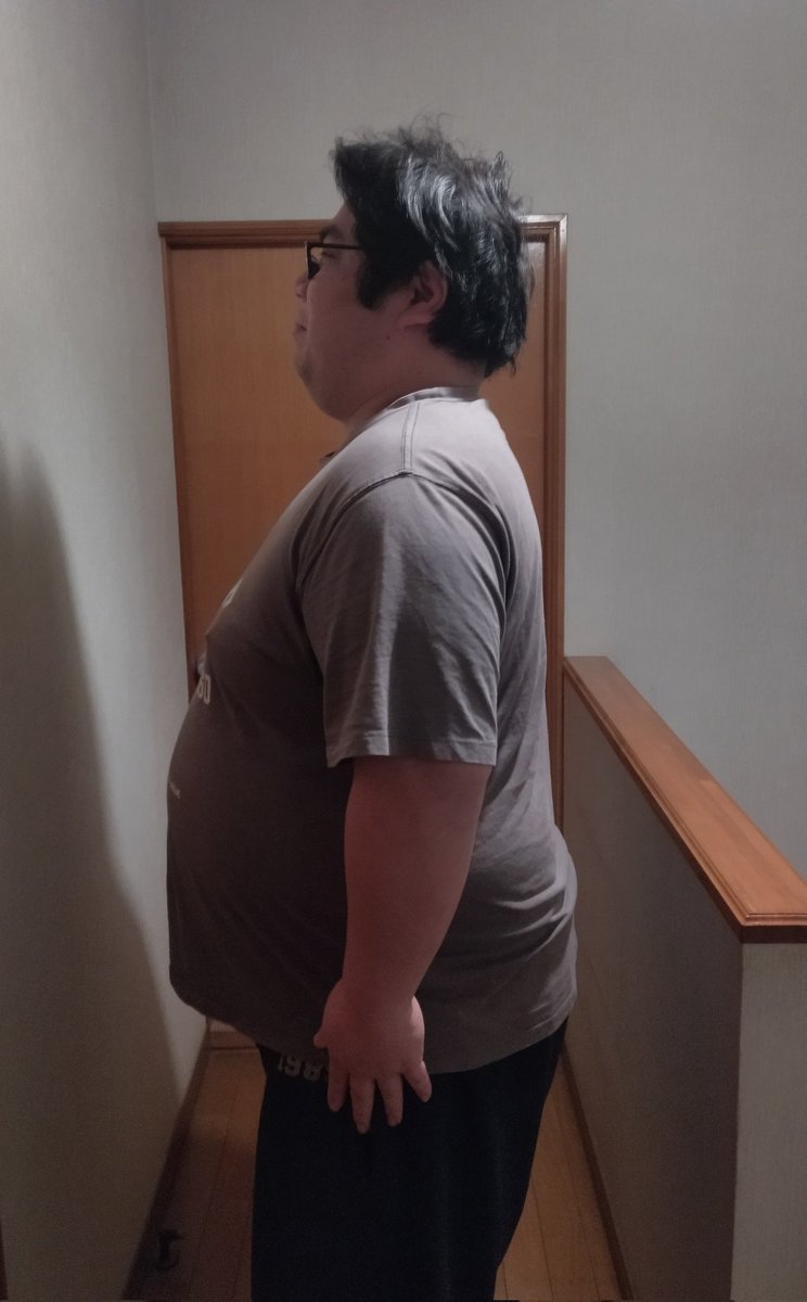 kusoneetbokujyo's tweet photo. 4月1日の132kgからダイエット開始して、12月1日に目標の75kg達成しました！！

8ヶ月で57kg減

毎週やっていた体重測定やたまにツイートした食事等が見れるので、気になる人はリンク見て下さい😁

https://t.co/ZFPMmv9oXw https://t.co/BDwbiLcuF1