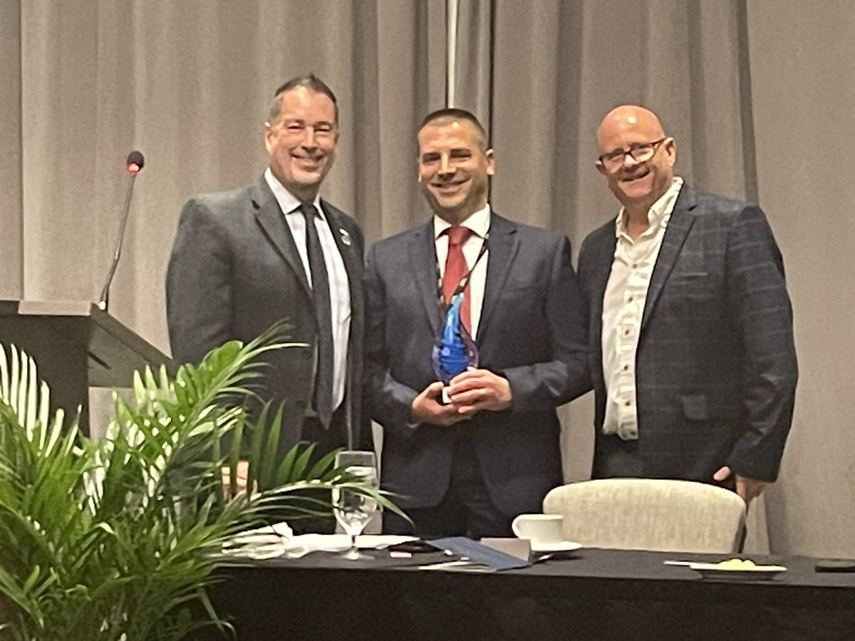 IN CoSN &amp; IAPSS proudly present Dr. Matt Thompson with the Candice Dodson EDTECH Trailblazer Award. Candice tirelessly advocated to integrate innovative learning practices in classrooms, we are proud that our superintendents continue to carry the torch! #LeadIAPSS <a href="/IndianaCTO/">Indiana CTO</a>
