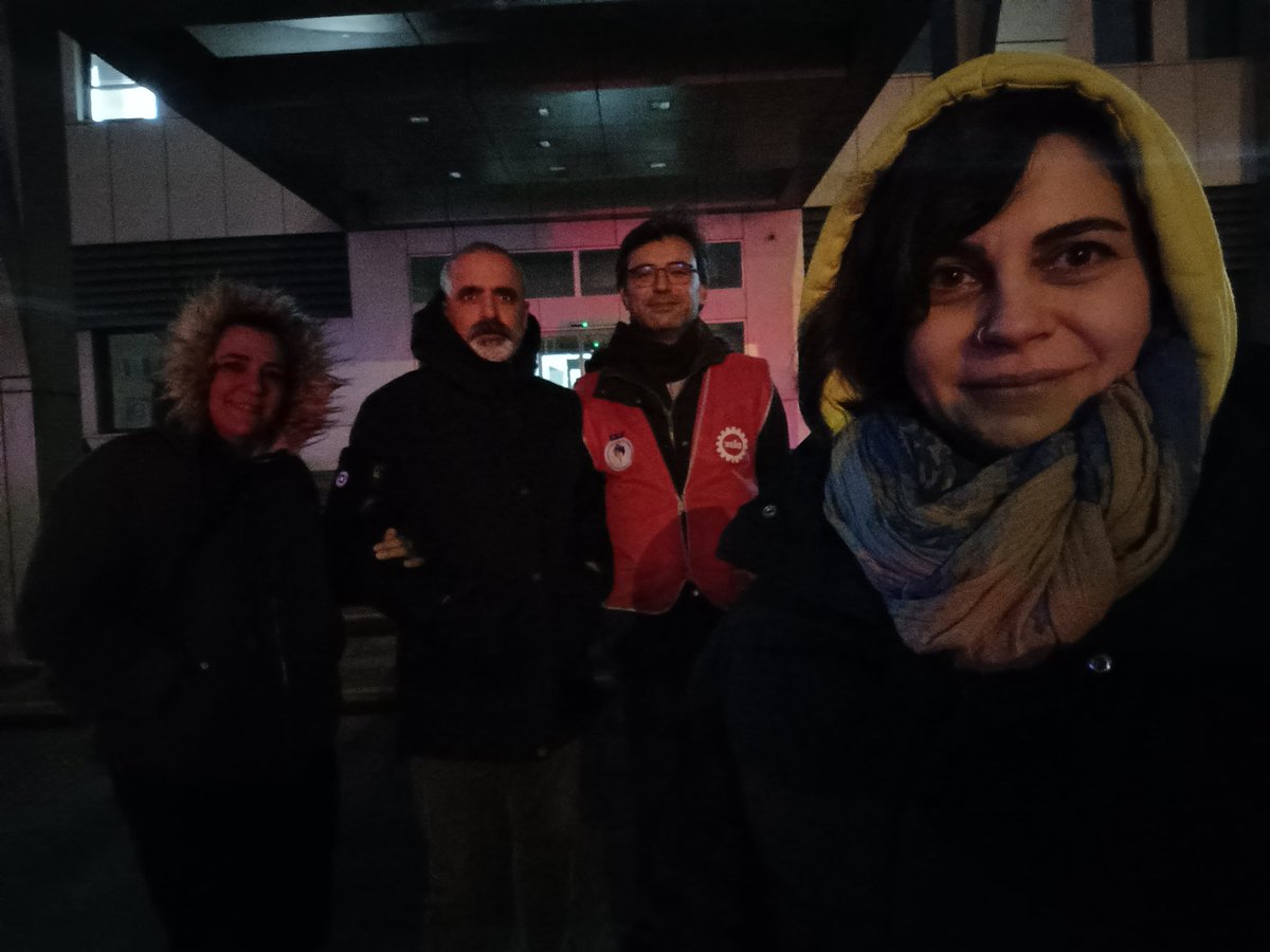 İkramiyeler yatana kadar buradayız demiştik, hala buradayız. Gün ağarırken bekleyişimiz sürüyor. #Krizinfaturasınıödemeyeceğiz