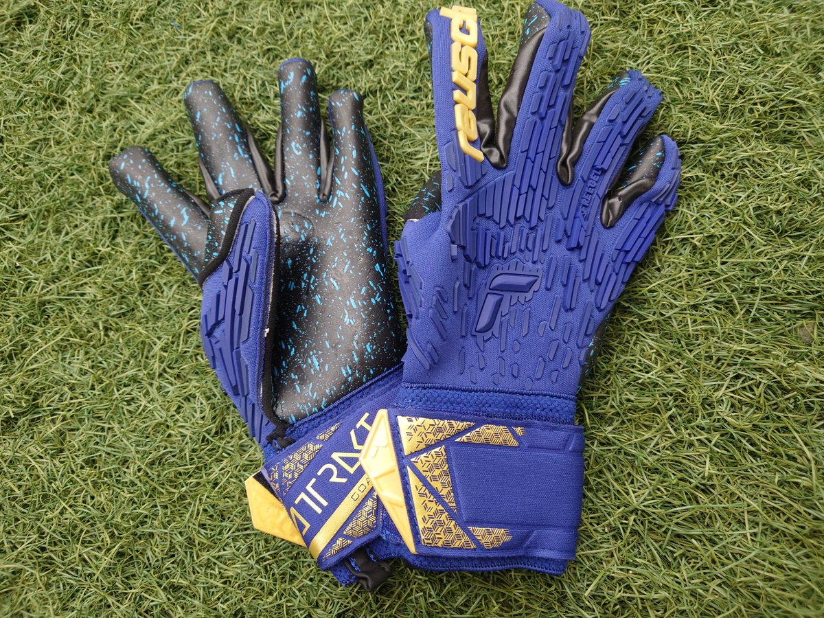 t_chiba_fb's tweet image. 🆕本日発売🆕

#reusch アトラクト フリーゲル フュージョン ゴアリエーター🧤

全天候対応＆耐久強化型の『FUSION』パーム採用
グリップ性抜群！💮

ネガティブカットですがタイト過ぎないフィット感です👌
甲の柔軟性もあり手を動かしやすい！

#ロイッシュ
#キーパーグローブ
#キーグロ
#ときわ千葉