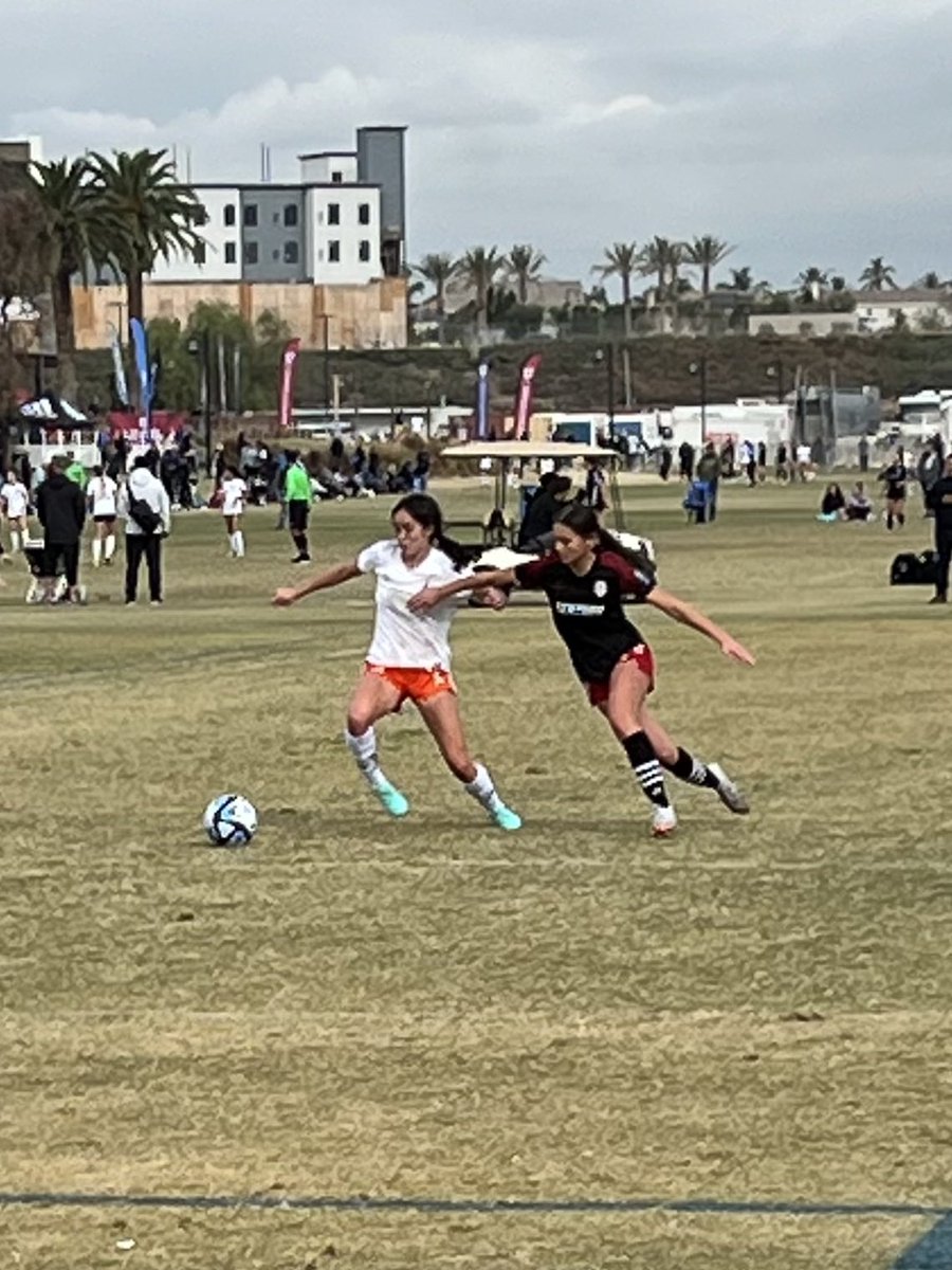 sydneybecker06's tweet photo. Day 1 ✅ 4-1 W! @LATDPElite #GaWinterShowcase https://t.co/8cEfO3ikNB