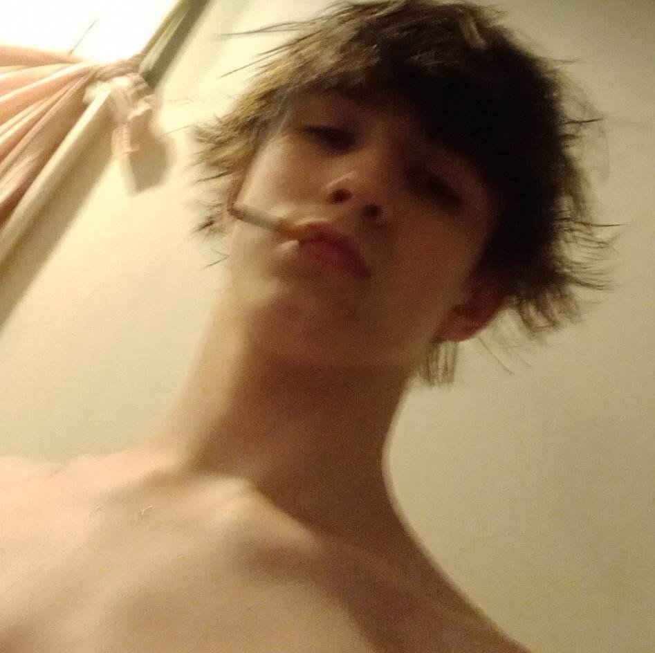 MasterZ_69's tweet photo. Hey yall, 

here I would to introduce everyone to Szymon Fijalkowski who has been allegedly (for legal purposes) texting NSFW stuff to 11/12 year old girls.

Here is his facebook - https://t.co/c5pTrZg1qA

#grooming #Groomers #Disgusting 

Take a look at this goofy mf: https://t.co/dbDR1QhlmH