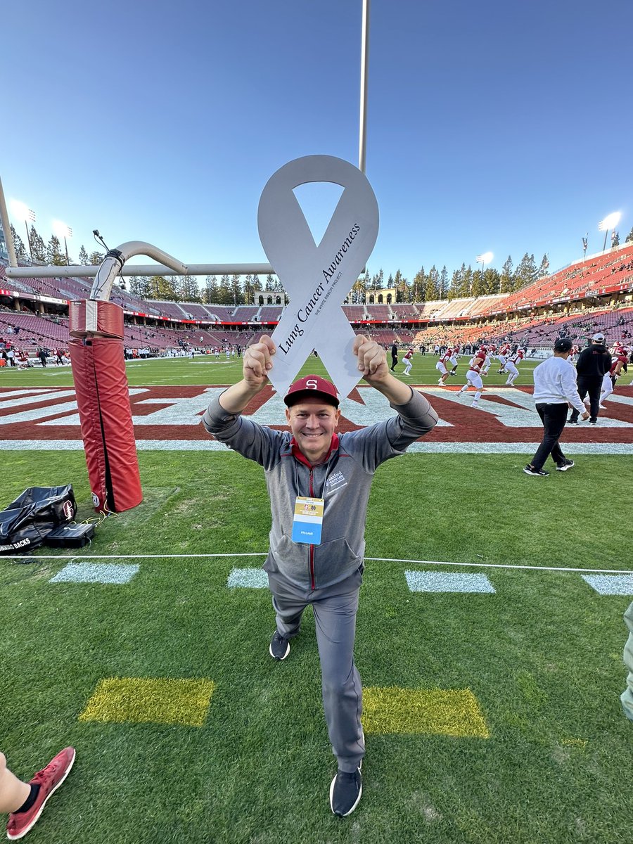 chrisdraft's tweet photo. Excited to see pictures of @JoelNealMD & @ALKPositiveinc LC survivor #RickMeyer presenting @TheWRP4LC to @StanfordCancer #lungcancer survivors! @T_WilliamsD1 @AmLungCSI #MadeWithLove #LCAM23 @stanforddollies @DaStanfordTree https://t.co/hVXkYn2oyn