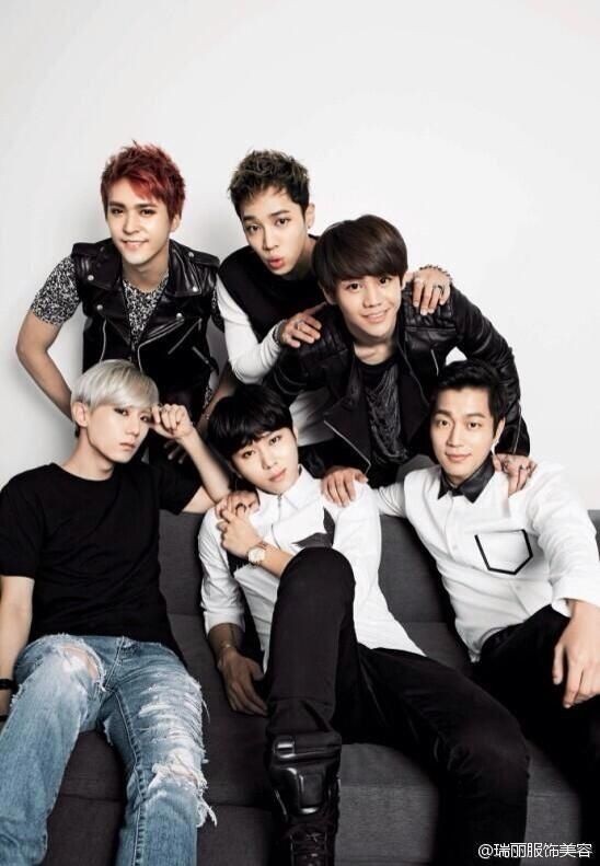 _valight's tweet image. ouvi vários grupos, mas qnd tocou BEAST me veio uma necessidade de saber mais. Foi automático, me senti acolhida e desde 2013 não sei o que é viver sem ouvi-los. Tenho orgulho de onde chegamos!

10 anos com você BEAST HIGHLIGHT ❤️