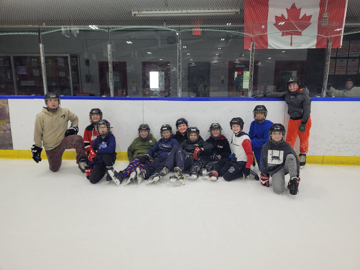 mmepiercey's tweet photo. Last few! We've had some successful skating this year! Good job 6s! 😃⛸️👍👌 https://t.co/rXpHGaNJ7O