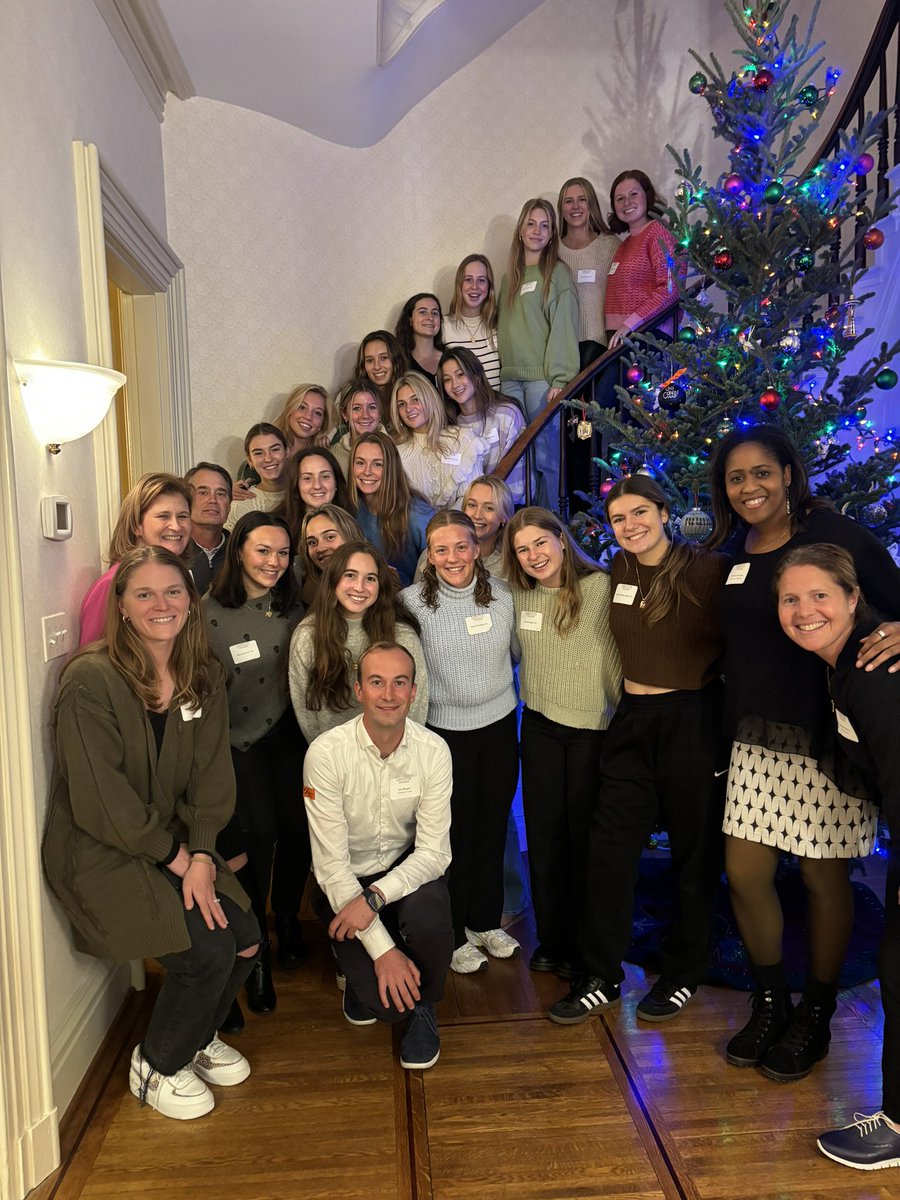 So inspired by our evening with @LafayetteFH + @LafayetteAD! Thank you for the joy you bring + for beating Lehigh! @LafCol @GoLeopards We #BeatLehigh!