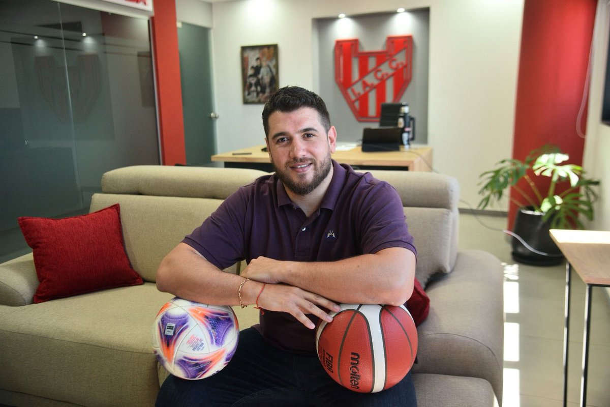 santicons's tweet photo. Mi presidente, el de mismo club con los dos deportes en la máxima categoría https://t.co/xNMfekc6Sj