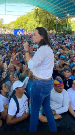 malgraviahhh's tweet photo. A la veerga que me le pasó? Se le encrispó la mierda por dentro? Cague mija, cague y deje de apretar ese culo que se venció el plazo de los gringos y seguirás INHABILITADA! https://t.co/icN2ywvDet
