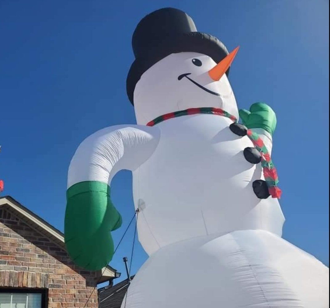 Frosty is up and live! All 20 foot of him!!!

#DCWBossMode #sss23 #GuinningTogether #MyLifeAtATT #MBCGoodStuff