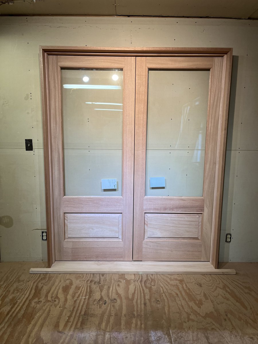 custommillwork1's tweet photo. Custom double mahogany wood entry door unit, Jim Illingworth millwork https://t.co/jPck9b8A9b