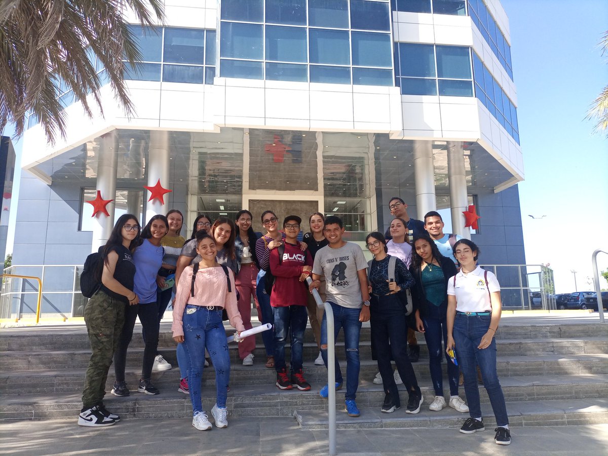 KevinGavidia96's tweet photo. Totalmente agradecidos desde #CEUDONE actividad coordinada por el prof. Douglas Gutiérrez en el marco de 65 años de aniversario de la UDO. Hospital clínica del Este cedió su espacio científico en el día de hoy para los udistas de la escuela de medicina y enfermería https://t.co/WEa56C1z9b