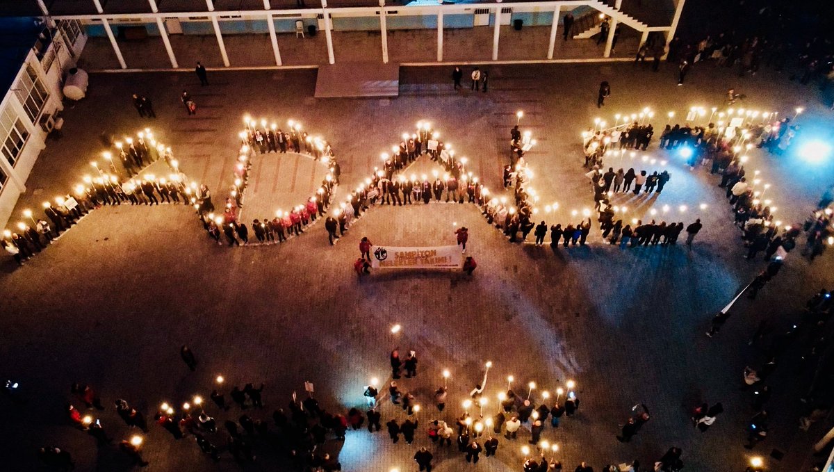 İlk günden beridir olduğu gibi sesimizin çıktığı kadar bağırarak çocuklarımızın kayıplarımızın adaleti için tek yürek olduk.
Tek tek adlarınızı çağırdık annem. Selin'im ve arkadaşları öğretmenleri için hep birlikte #isiasortakdavamız dedik. 
#melekleresözümüzvar