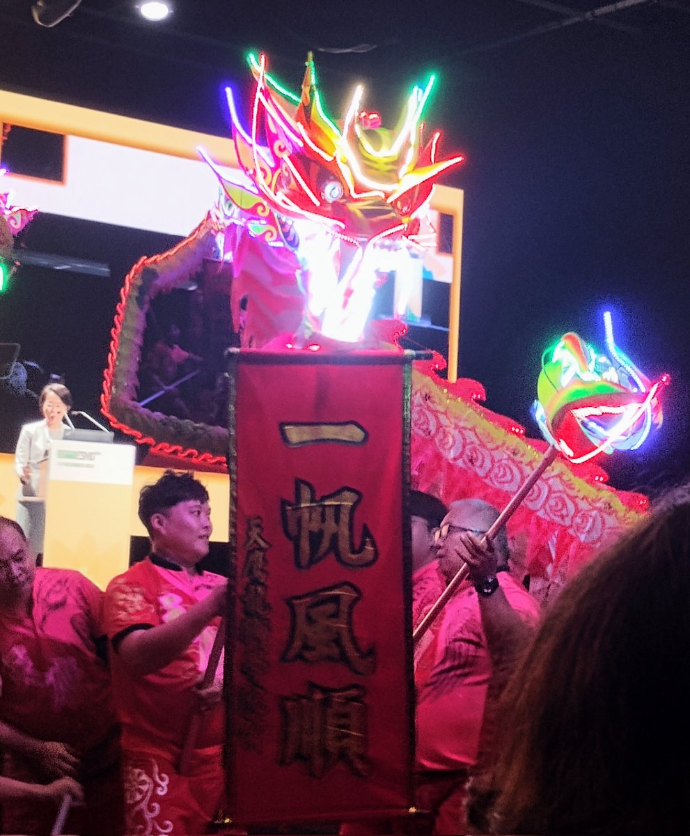 Not your average scientific meeting... #ESMOAsia23 @myESMO Fantastic opening ceremony with Dragon Dance 🐉! Looking forward to great science and collaboration with our Asian colleagues!