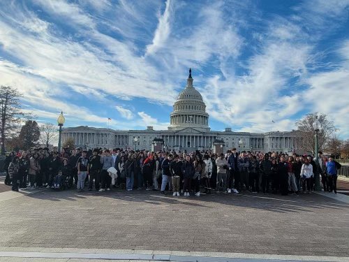 Over 200 Titans had the amazing opportunity to visit the Capitol and hear from Representative David Trone and speak with Senator Chris Van Hollen! 💚