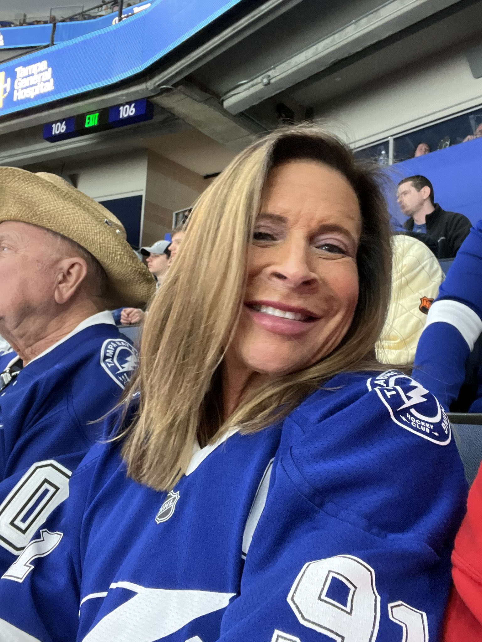 ☀️ 🍍Sunni Daize 🔥 on X: Watching the Bolts and the Pens at @AmalieArena  @NHL t.coc8j4pDubjA  X