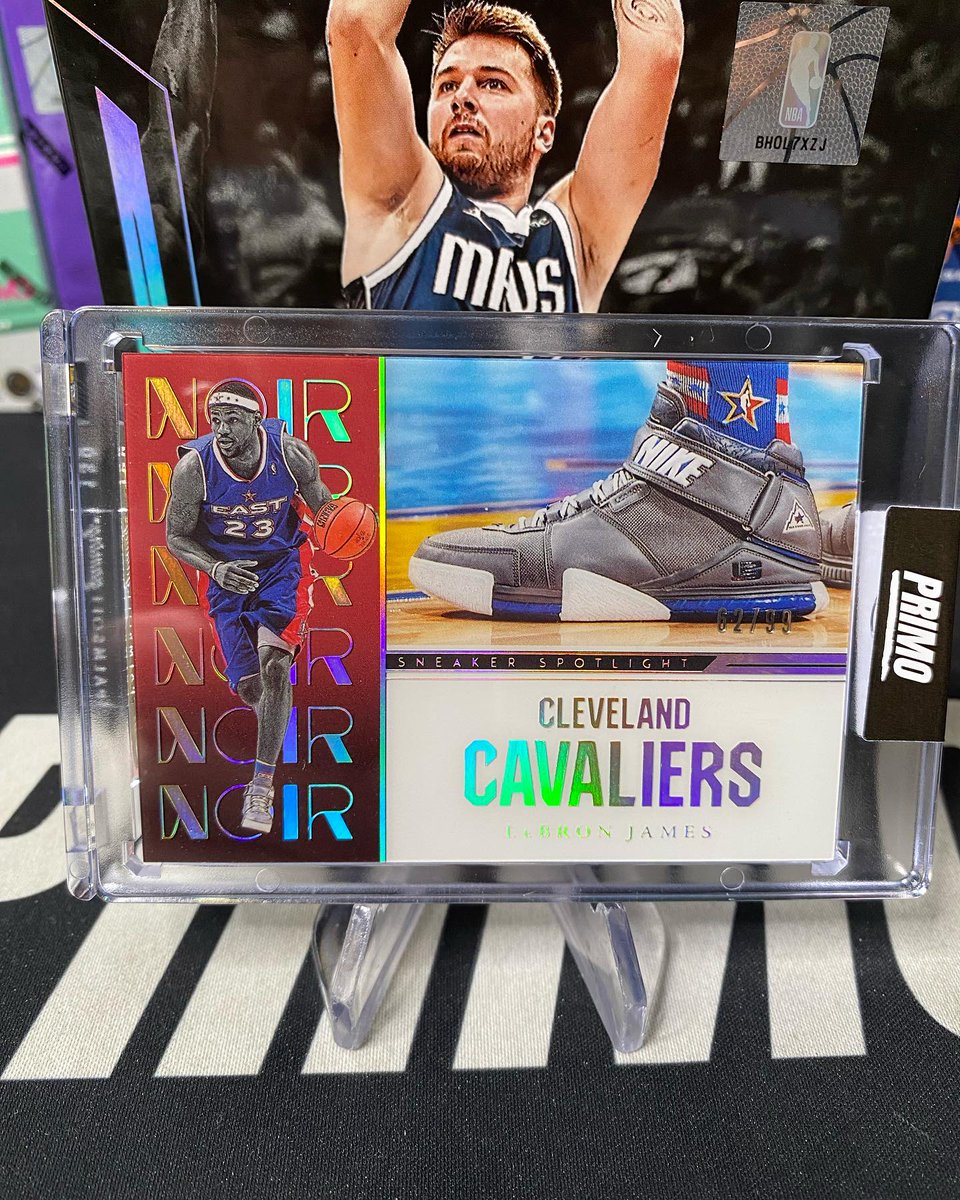 primocards1's tweet photo. 3 Sneaker Spotlights out of the same box?! 😱💥
@CardPurchaser #thehobby #primocards https://t.co/q6ONzrbJBg
