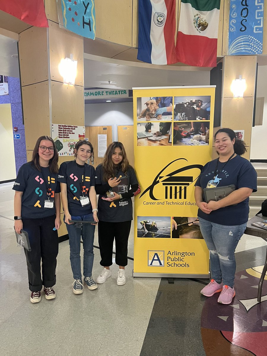 A few of our amazing Volunteers for Coding night... #APSCODES2023 Let's Code!!! @APSVirginia @APS_STEM