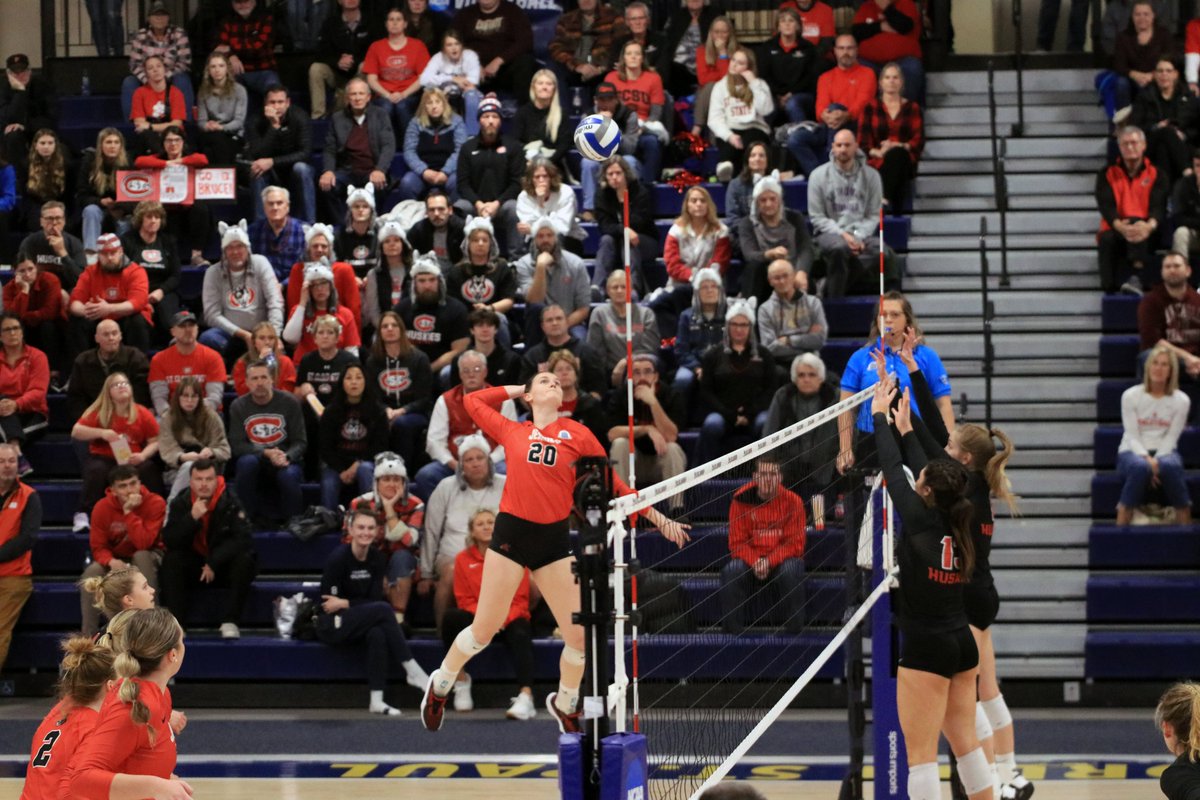 Volleyball Recap: @NCAADII Central Region Quarterfinals No. 4 seed @UCM_volleyball sweeps fifth seed St. Cloud State by a final score of 3-0 (25-13, 25-23, 25-20) on Thursday night in St. Paul, Minn.! 📝 | bit.ly/4a3vf5q #teamUCM x #JensVB