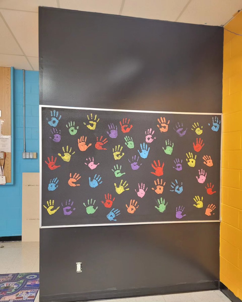mmepiercey's tweet photo. The grade 6 art club has been busy again this year! 😃🥰 This was our first mini-project of the year! After 2 afternoons of painting, we completed this request for a mini-mural in Mrs. Craig's room! 🖐️🌈💐 Great work everyone! @Amalgamated_NL @NLESDCA https://t.co/f0L4imIuj1