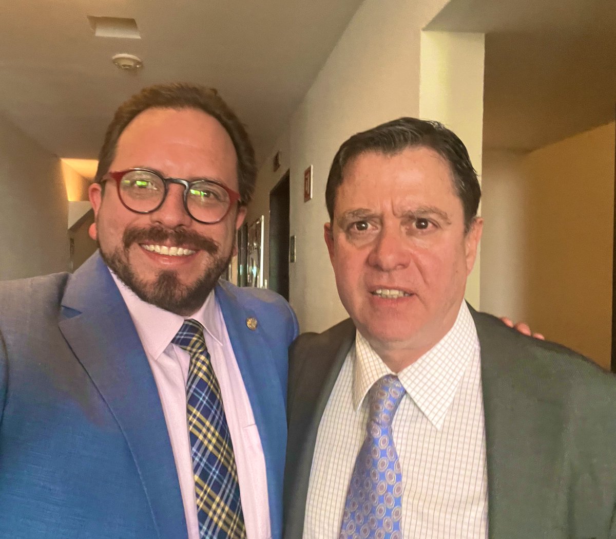 golumen's tweet photo. Nutridas jornadas de trabajo de #ProtecciónConsular y #PTAT, además de (re)encuentros con grandes colegas, ex jefes y entrañables amigos de generación #SEM40 en Cancillería. https://t.co/HxAB8ppjG4