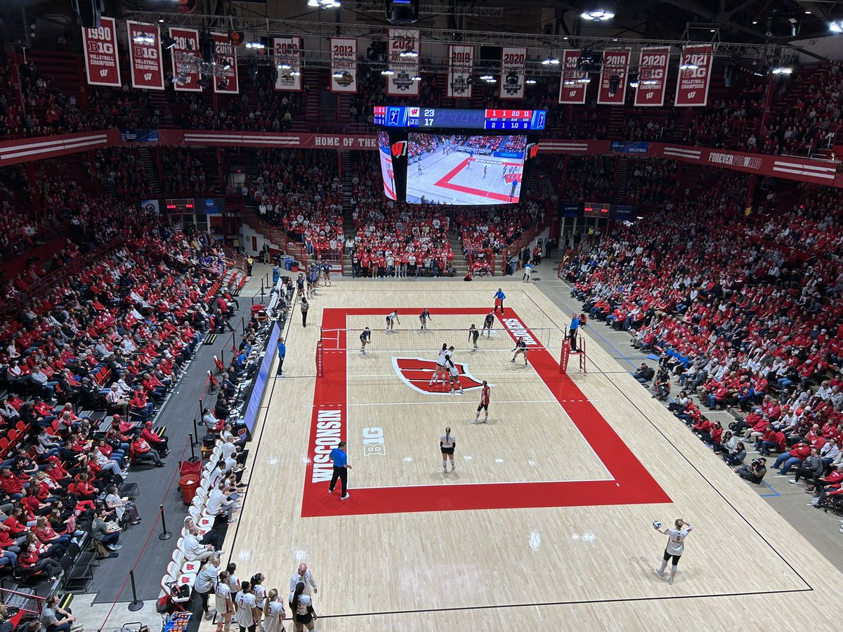 DaronJonesUW's tweet photo. A great first round atmosphere for #NCAAVB at the Field House. The Road to Tampa goes through Madison! https://t.co/wa2QrCEQdp