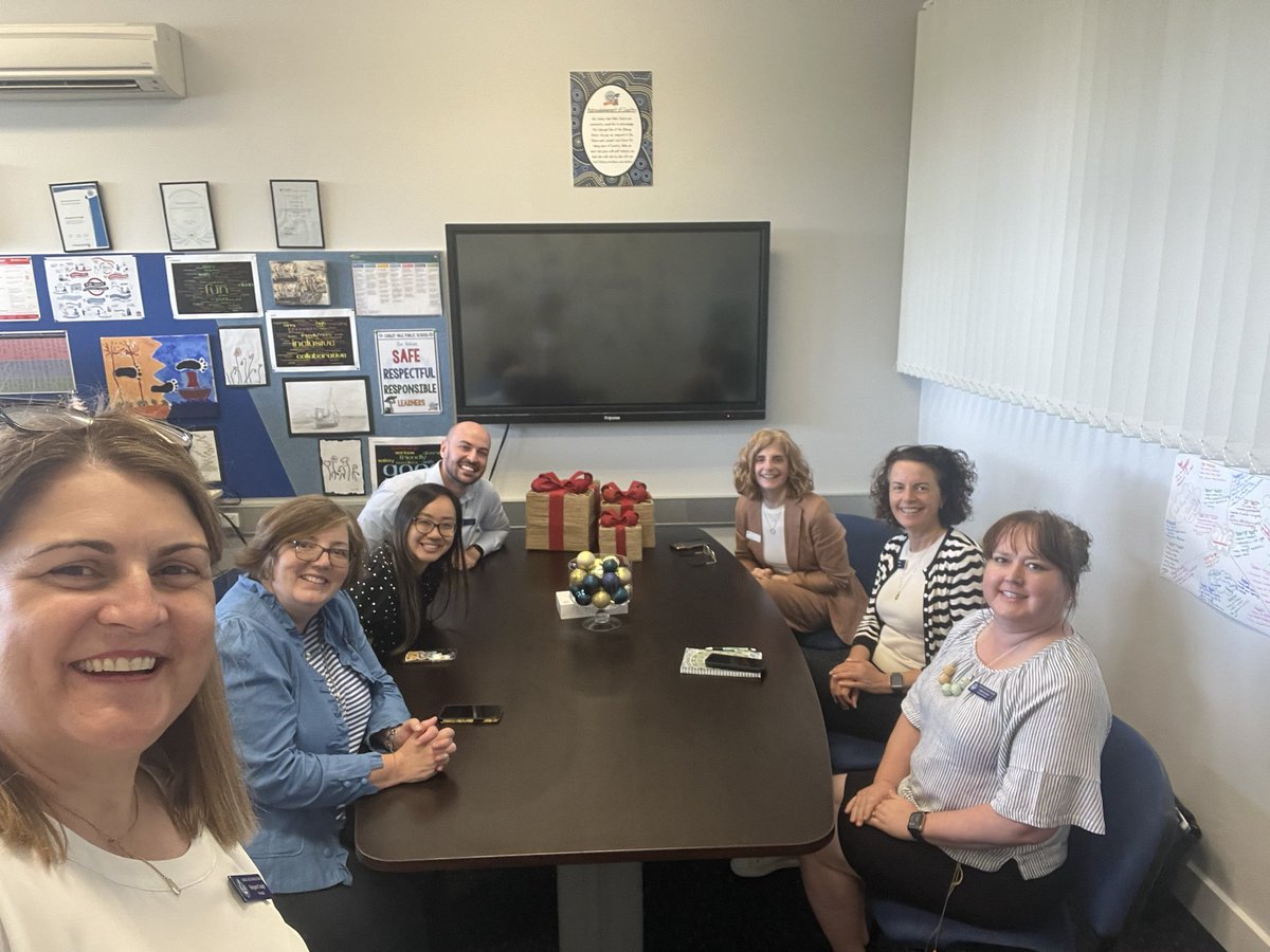 Canley Vale PS (@canleyvaleps) on Twitter photo Another classroom visit for Megan Kelly in her School Experience visit to Fairfield Schools. A stop in 1D to work on similes with Mrs Diener and her class <a href="/creagh_creagh/">Margaret Creagh</a> <a href="/lisaporter555/">Lisa Porter</a> <a href="/VChevell/">Vera Chevell</a> Another classroom visit for Megan Kelly in her School Experience visit to Fairfield Schools. A stop in 1D to work on similes with Mrs Diener and her class <a href="/creagh_creagh/">Margaret Creagh</a> <a href="/lisaporter555/">Lisa Porter</a> <a href="/VChevell/">Vera Chevell</a>
