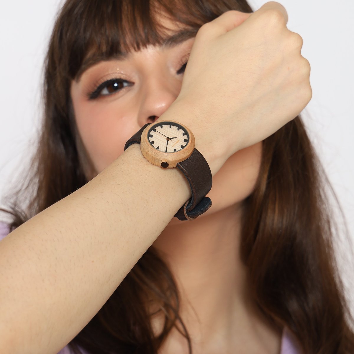 [GIVEAWAY SPECIAL DESEMBER]

Kembali lagi bersama Eboni (B nya BJIR BAGI BAGI)
Tiba2 udah Desember aja, Ebmin mau kasih jam keren ini buat DUA EBONIAN yg beruntung!

Caranya:
1. Follow twitter <a href="/eboniwatch/">EBONI WATCH</a>, Like, RT
2. Apa wish kamu di bulan Desember ini? Reply ya!

Good luck!🥳