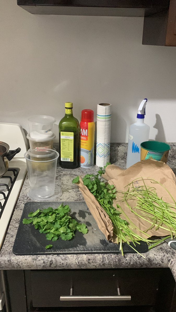 manurvg96's tweet photo. Las noches cuando tienes un emprendimiento de comida 🤙🏻 https://t.co/Rz2JBXEUXY