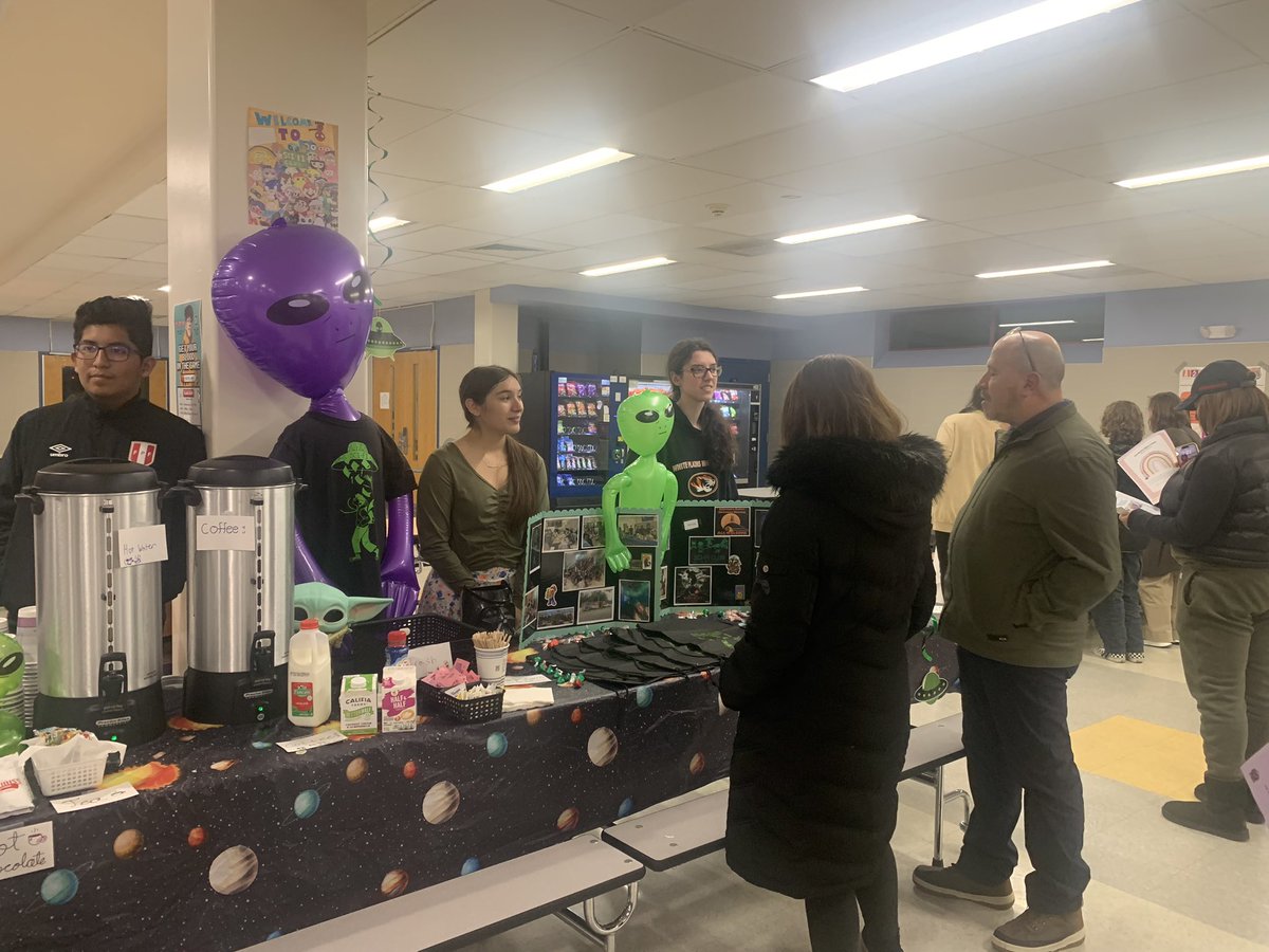 WPHSSciFiClub's tweet photo. Sci-Fi Club rocks the table at Parent Night for the Eighth Grade families. @wptigerpride #scificlubproud #wpproud https://t.co/voJzKoBWav