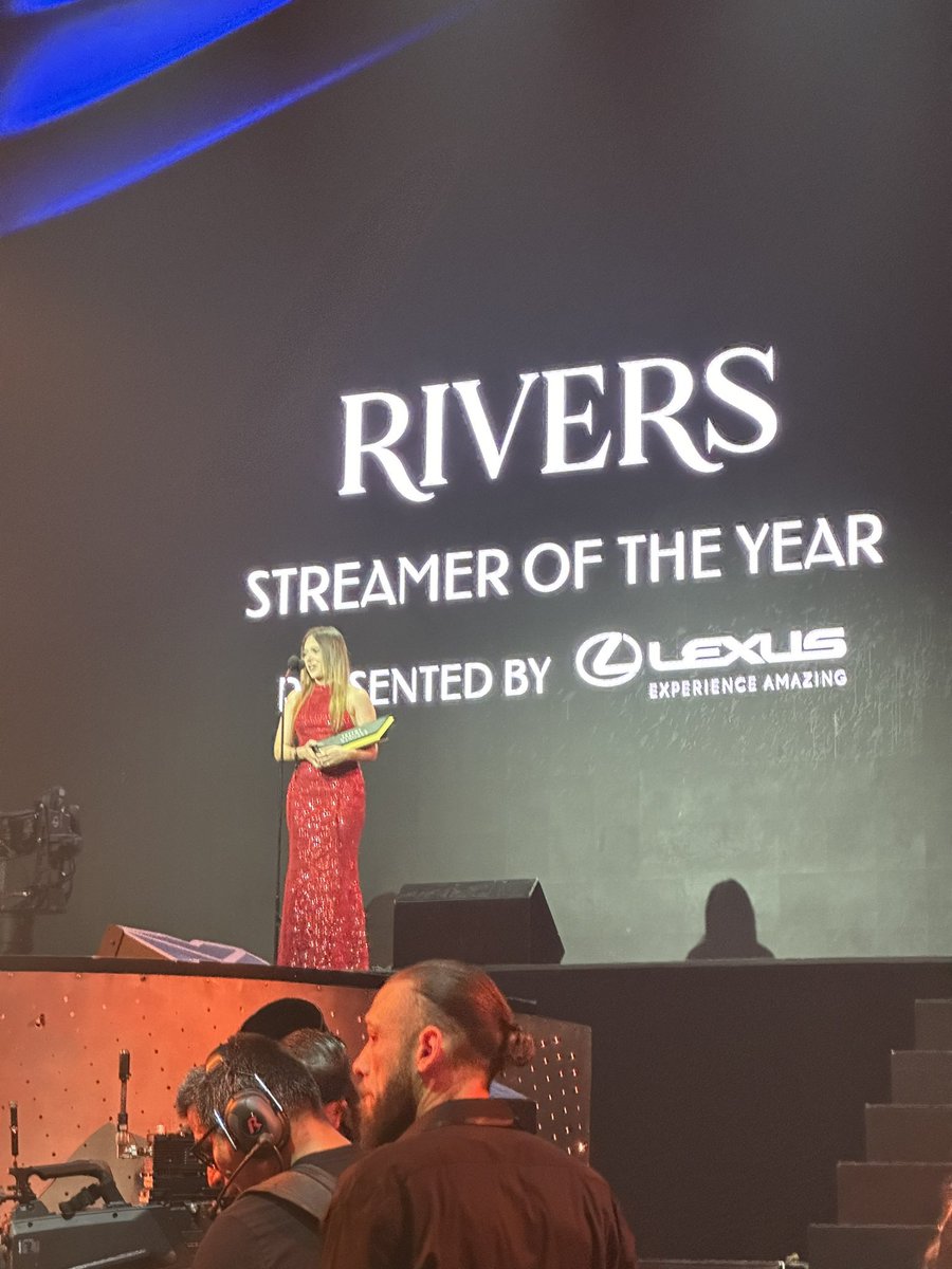 que locura de año, gracias por todas estas experiencias que han marcado mi vida para siempre. gracias por permitirme vivir mi sueño. el mejor año de mi vida sin duda alguna. 🥲gracias gracias gracias por tanto. arriba mexico y arriba latam chingadamadre
