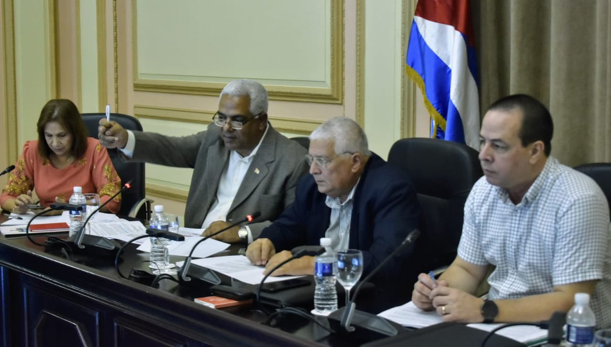 MINSAPCuba's tweet photo. Previo a su discusión y análisis en la venidera sesión ordinaria de la X  Legislatura de la Asamblea Nacional del Poder Popular, los diputados de  todo el país debatieron por videoconferencia el proyecto de Ley de  Salud Pública .

👉https://t.co/qzLqYwidjl

#CubaPorLaVida https://t.co/xF9BiAWEqw