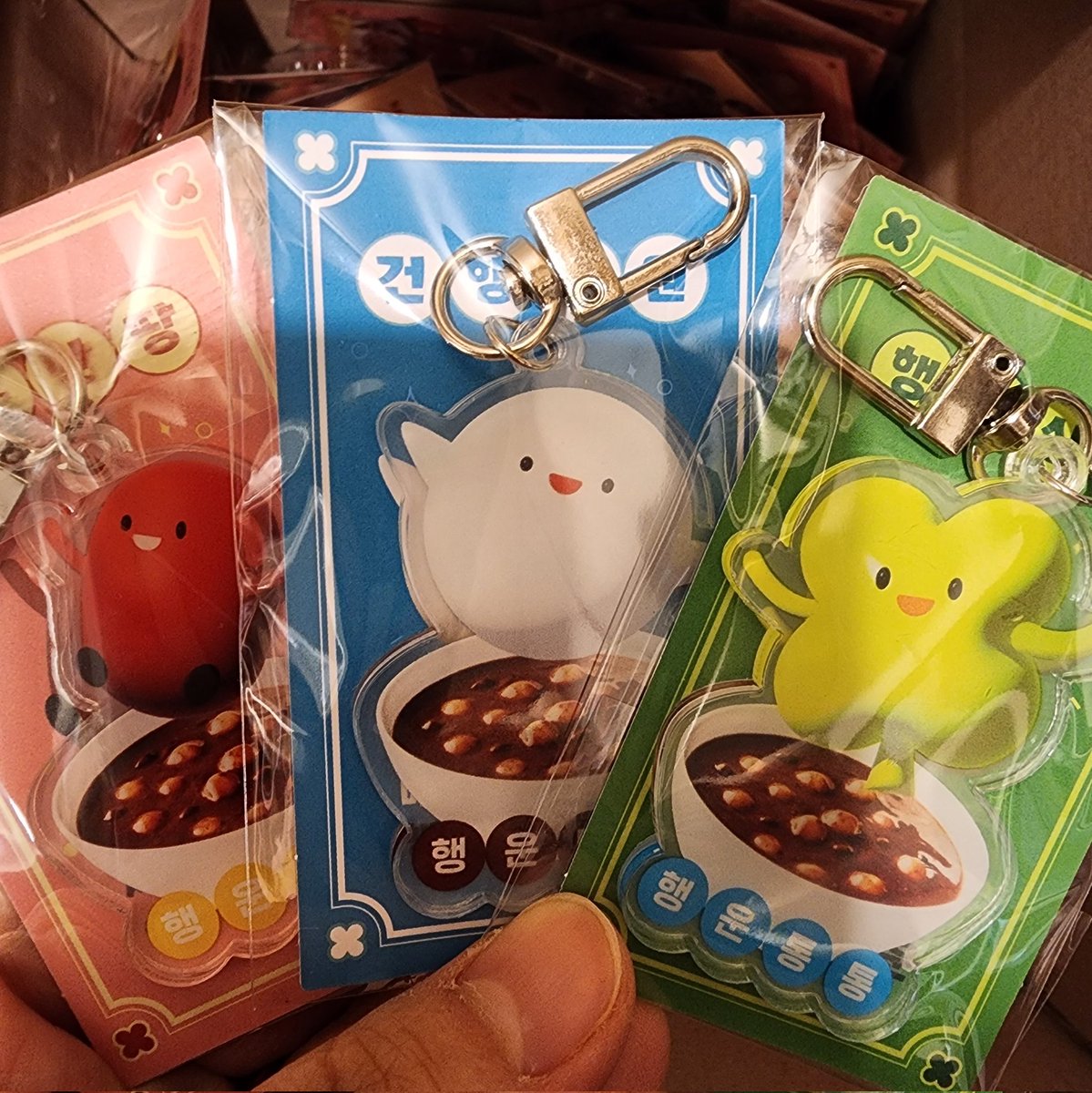 동지 행운키링 증정!
3가지 종류인데
12월5일부터 단팥죽 또는 동지팥죽
구매 고객에게 증정
(매장별 재고 소진 시 까지)
본죽이 임영웅과 함께하는 첫 동지