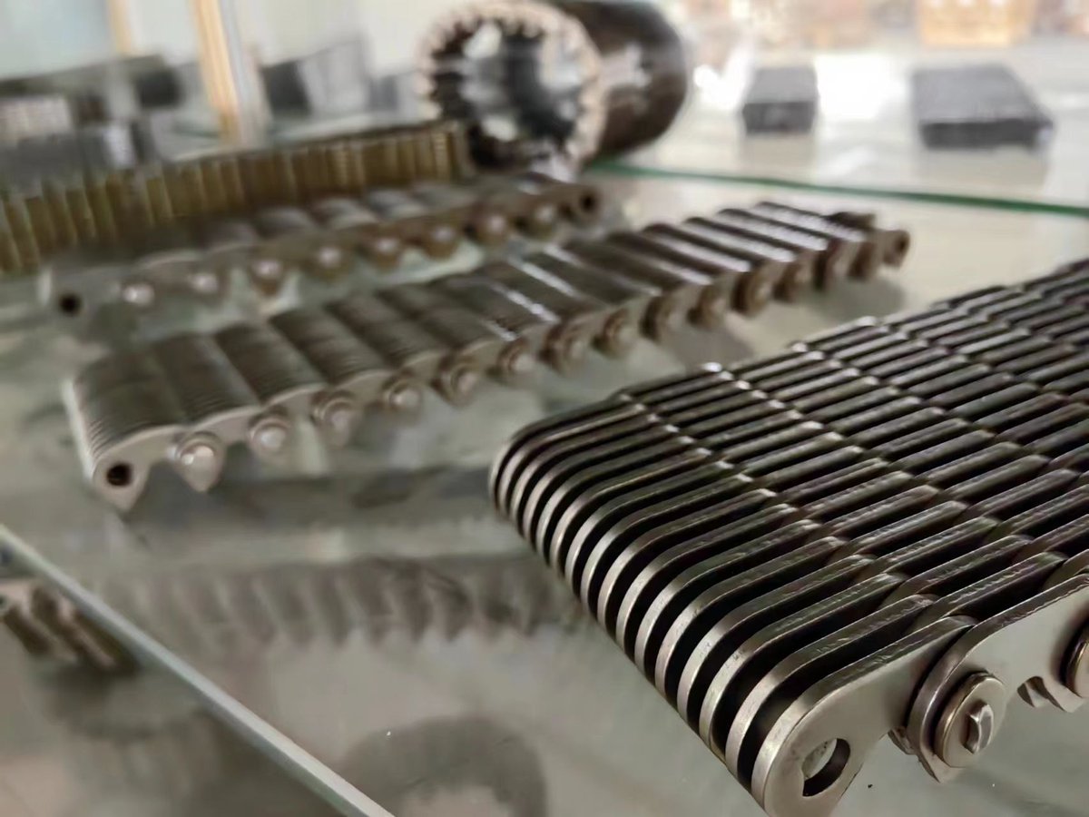 hengjiuchains's tweet image. I went to the workshop of the Hengjiu Silent Chain subsidiary and saw various types of silent chains on this afternoon. I always find a sense of joy in chains, haha 😃 !! #silentchain #toothchain #hengjiuchain #chain