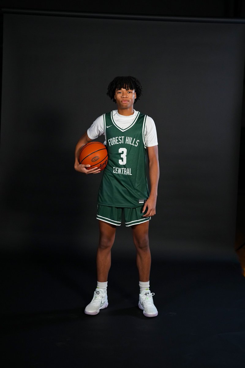 fhcrangerball's tweet photo. New year, new threads 🔥

The retro whites and greens, with “Forest Hills” on a ranger jersey for the first time since 1972. https://t.co/6eavHJY9x4