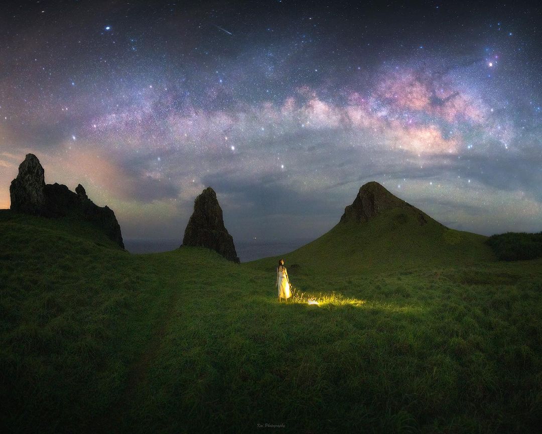 The scenery and people are on the road, and joy touches the bottom of my heart.