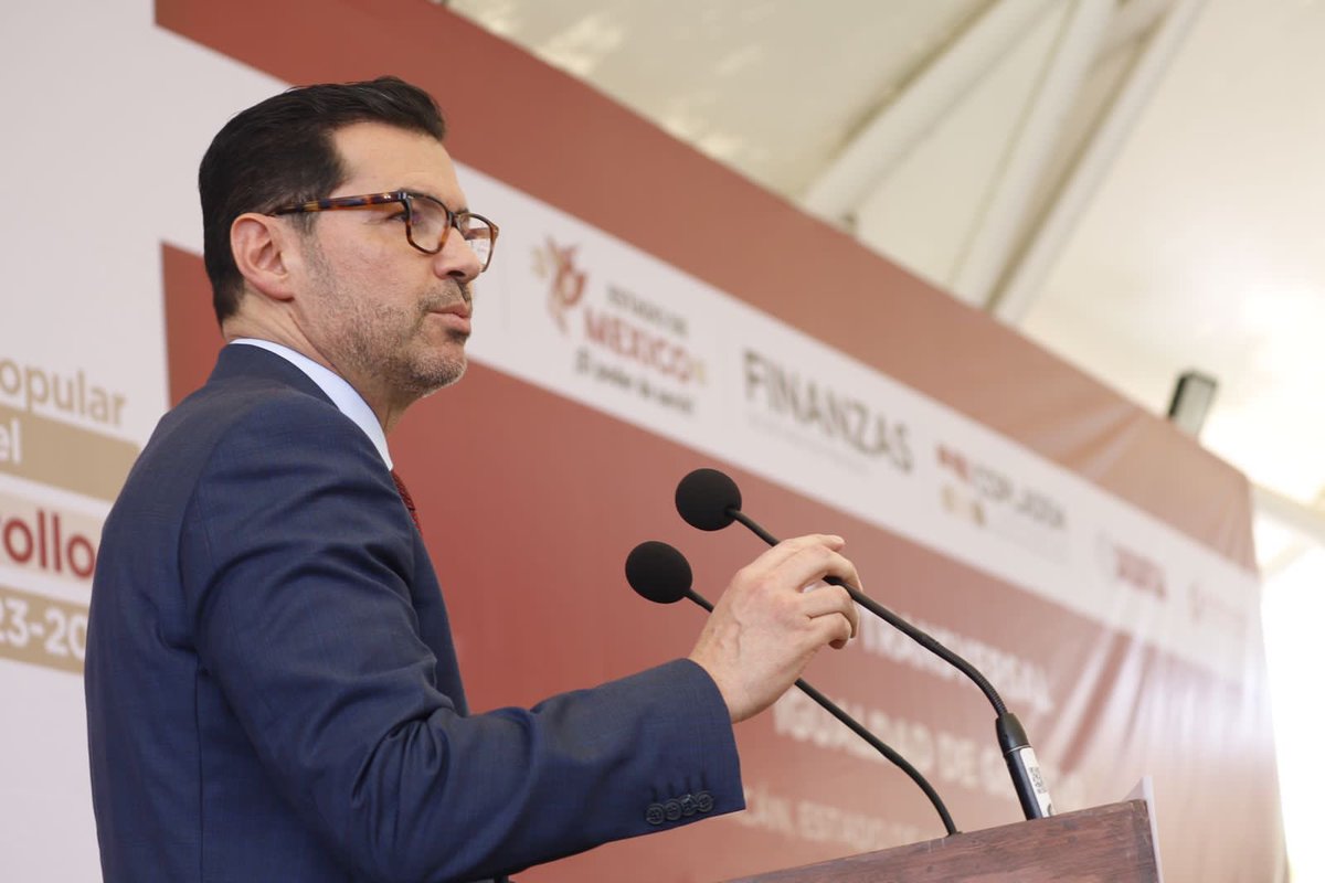Rafael_FloresM's tweet photo. Así se vio el 2º Foro de Consulta Popular para la Elaboración del #PDEM 2023-2029 en #Chimalhuacán, donde acudieron más de mil 500 mexiquenses al foro “Igualdad de Género”. 🤝🏻🇲🇽
#ElPoderdeServir 🇲🇽 https://t.co/DRWH6wP6sz