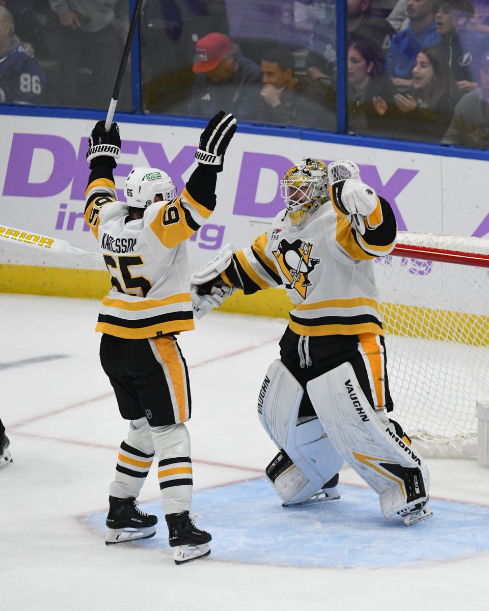 NHL's tweet photo. TRISTAN JARRY GOALIE GOAL! 🚨 https://t.co/Ee1LALSvQi