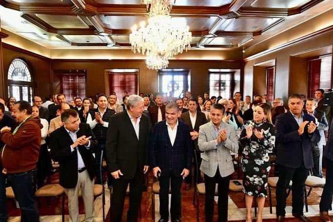 Eduardo Olmos Castro (@eduardoolmosc) on Twitter photo Acompañé al Gobernador <a href="/mrikelme/">Miguel Riquelme</a> a la develación y colocación de su fotografía en el Salón de Gobernadores de Palacio de Gobierno.
Mi reconocimiento por su trabajo, compromiso y determinación para elevar a Coahuila a los mejores niveles en seguridad, desarrollo y competitividad. Acompañé al Gobernador <a href="/mrikelme/">Miguel Riquelme</a> a la develación y colocación de su fotografía en el Salón de Gobernadores de Palacio de Gobierno.
Mi reconocimiento por su trabajo, compromiso y determinación para elevar a Coahuila a los mejores niveles en seguridad, desarrollo y competitividad.