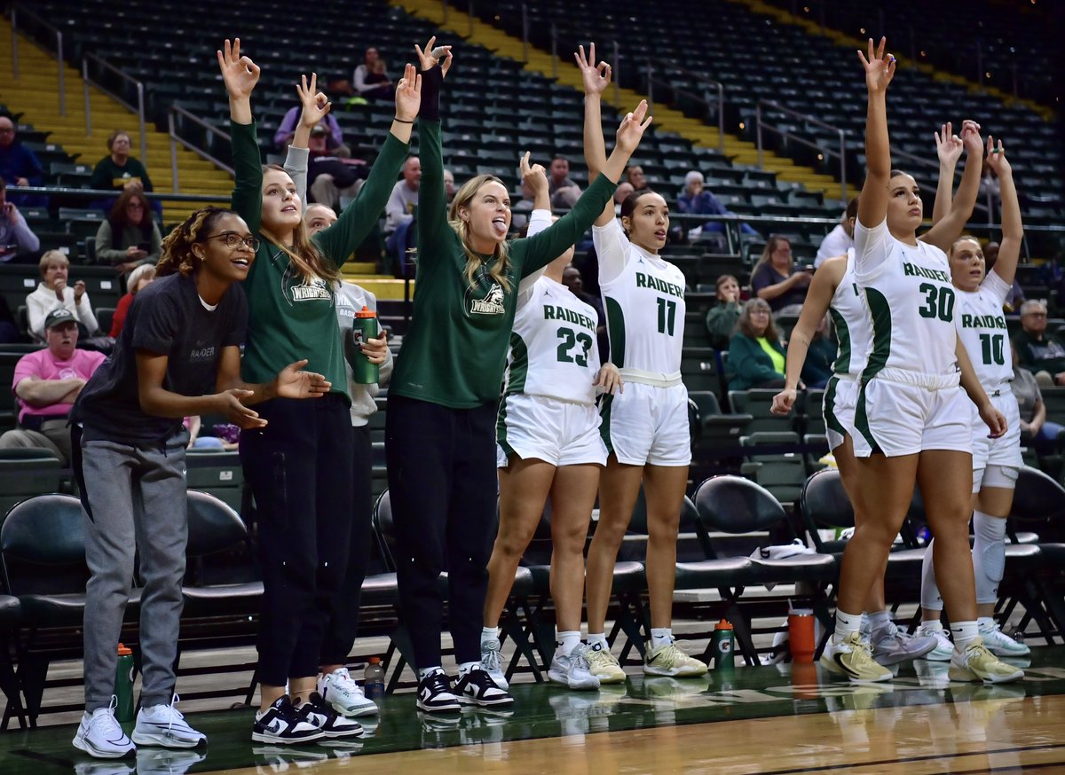 WSUWBasketball's tweet photo. 5️⃣ dubs in a row!🔥🔥🔥🔥🔥 https://t.co/2R2SpO24Xd