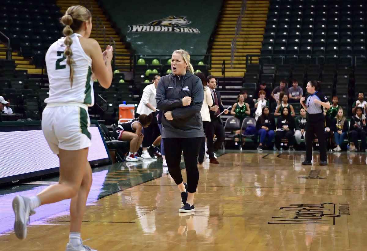WSUWBasketball's tweet photo. 5️⃣ dubs in a row!🔥🔥🔥🔥🔥 https://t.co/2R2SpO24Xd