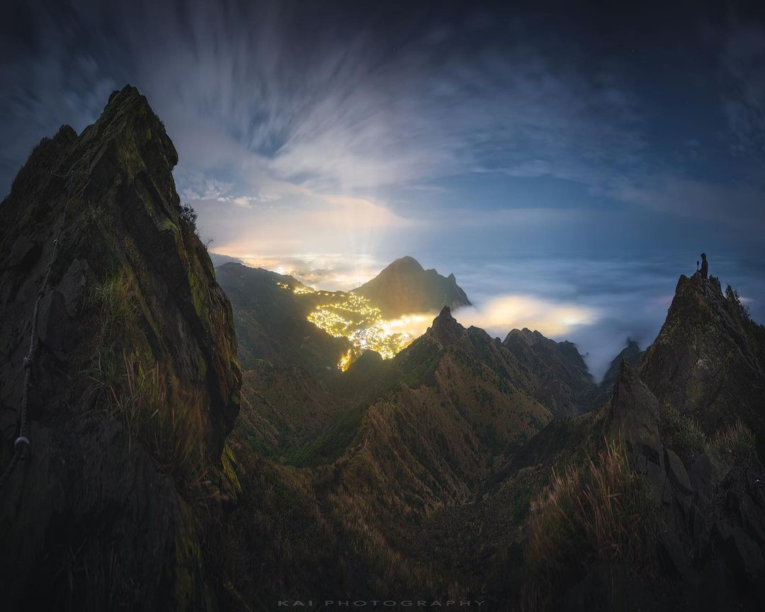 Use your footsteps to measure the world and your eyes to record the scenery.