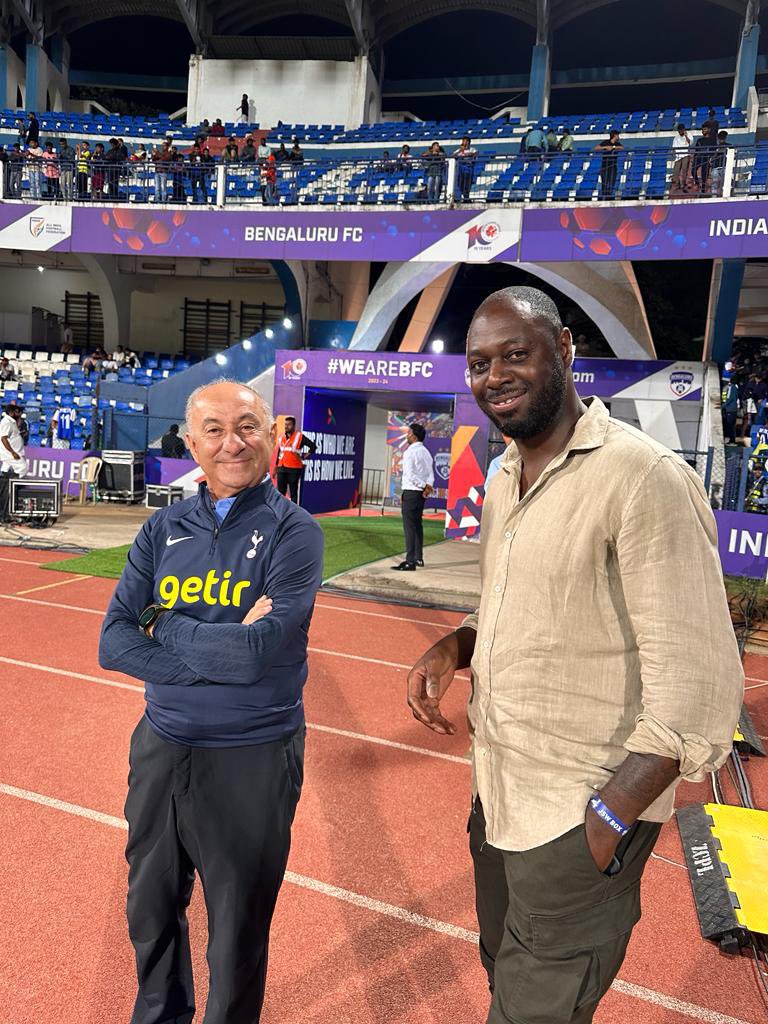 Spurs_India's tweet photo. Ledley and Ossie at the ISL game between Bengaluru FC and Punjab FC yesterday ๐
#COYS #SpursInIndia ๐ฎ๐ณ https://t.co/gKWQS2QHbV