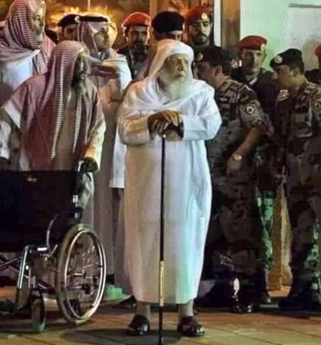 إنا لله وإنا إليه راجعون 
عبد زاهد وسيرة عطره
رحم الله الامير   #ممدوح_بن_عبدالعزيز 
اللهم اغفر له واجعل قبره روضة من رياض الجنة اللهم اغسله بالماء والثلج والبرد ونقه من الذنوب والخطايا كما ينقى الثوب الابيض من الدنس اللهم وسع له في قبره وآنس وحشته واسكنه الفردوس الاعلى من الجنة