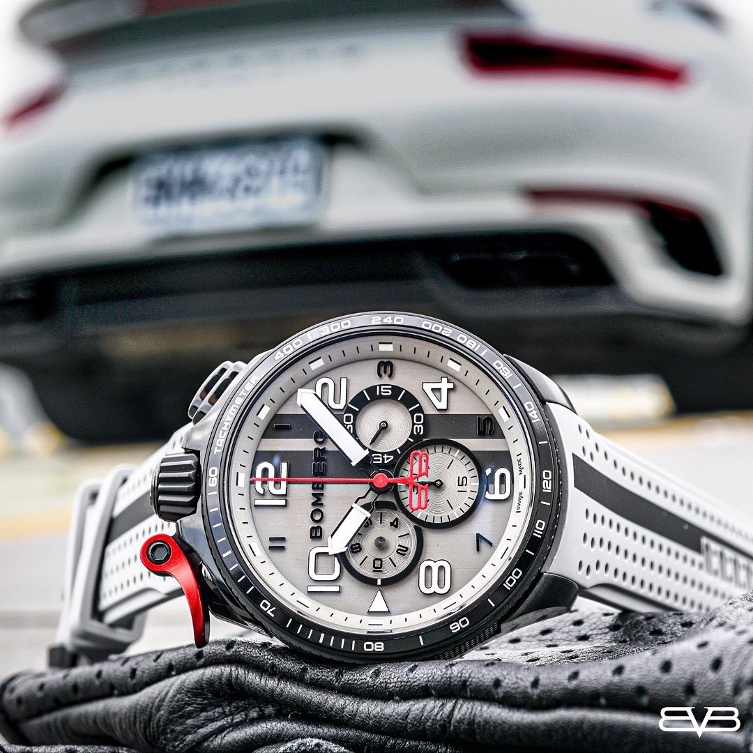 tienwenwatch's tweet photo. #Bomberg #炸彈錶 #Bolt68 #Racing 水泥灰 延續經典外型與手錶、懷錶兩用專利設計，搭配灰黑線條從面盤延伸至仿賽矽膠錶帶，象徵賽車在跑道上奔馳的殘影並為腕錶創造速度感

天文鐘錶|台灣大道一段211號 +886422256476

#TienWenWatch #TienWen #天文鐘錶 #台中錶店 #鐘錶維修 #手錶保養 #台中天文 https://t.co/OghLdVKlHt