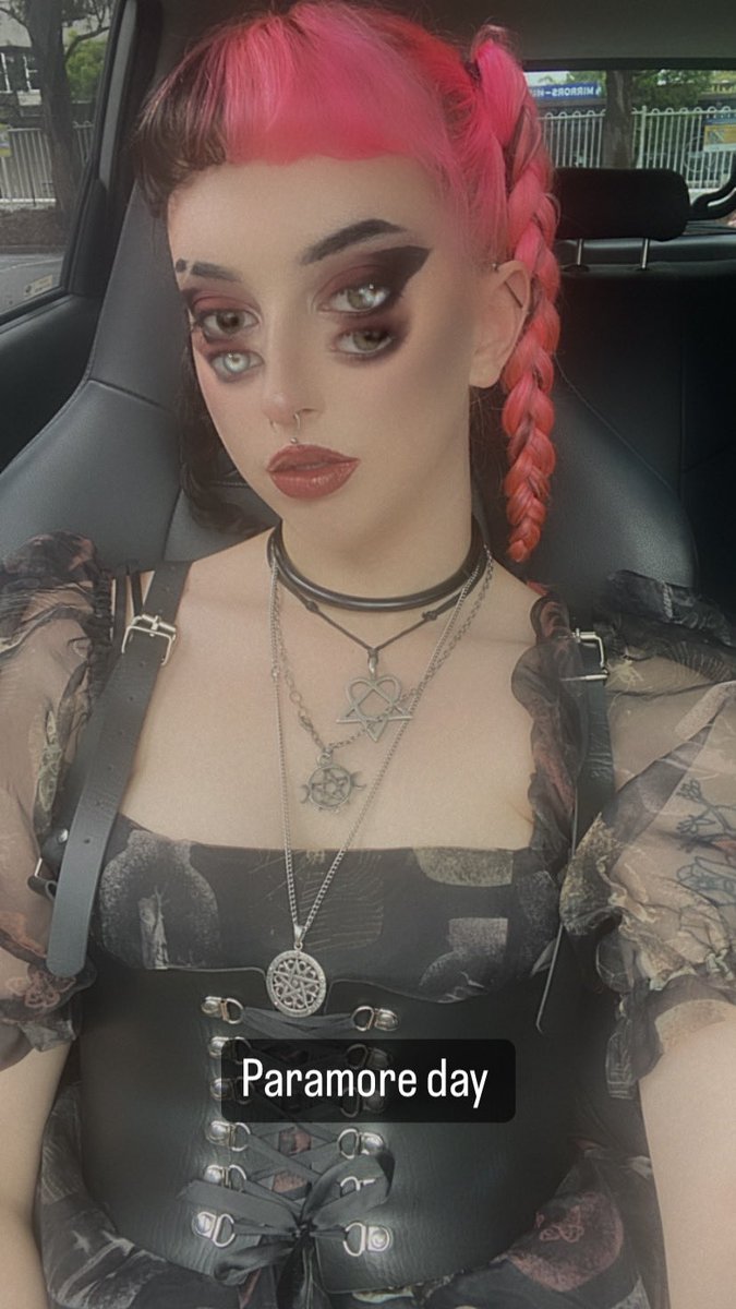 elaciabloom's tweet photo. Was hot for Paramore https://t.co/SpkgDN9492